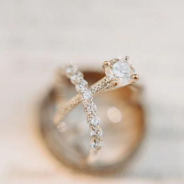 Diamond rings fluroescent