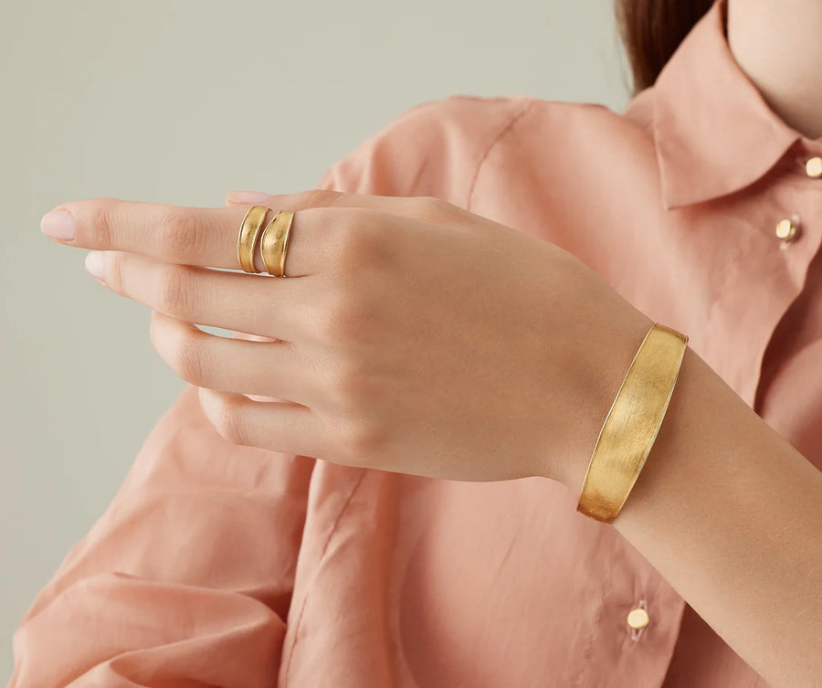 Lunaria Bangle Bracelet in 18K Yellow Gold