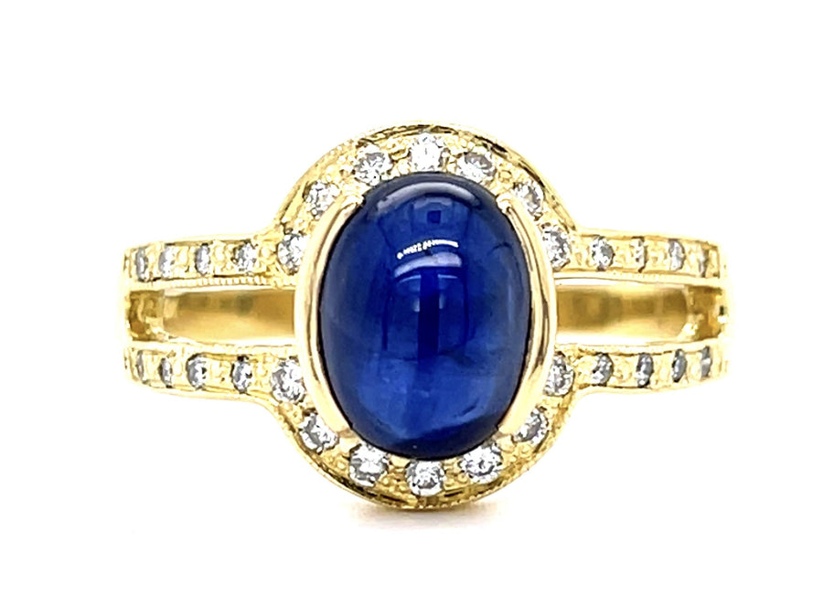 3.00ct Oval Cabochon Sapphire and 0.20ct Diamond Ring in 18K Yellow Gold, size 9.75